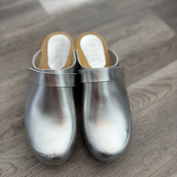 Hoof Sweden Silver Leather Women's Wooden Mule Clogs - Picture 8 of 9